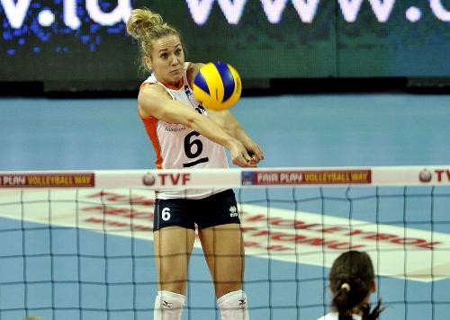 Женская сборная России по волейболу вылетела в Турцию на квалификационный турнир ОИ